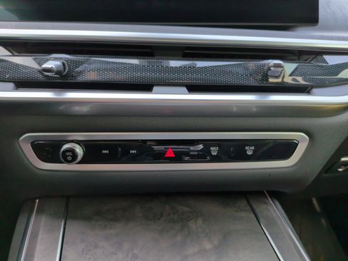 Certified 2024 BMW X7 xDrive40i image 19