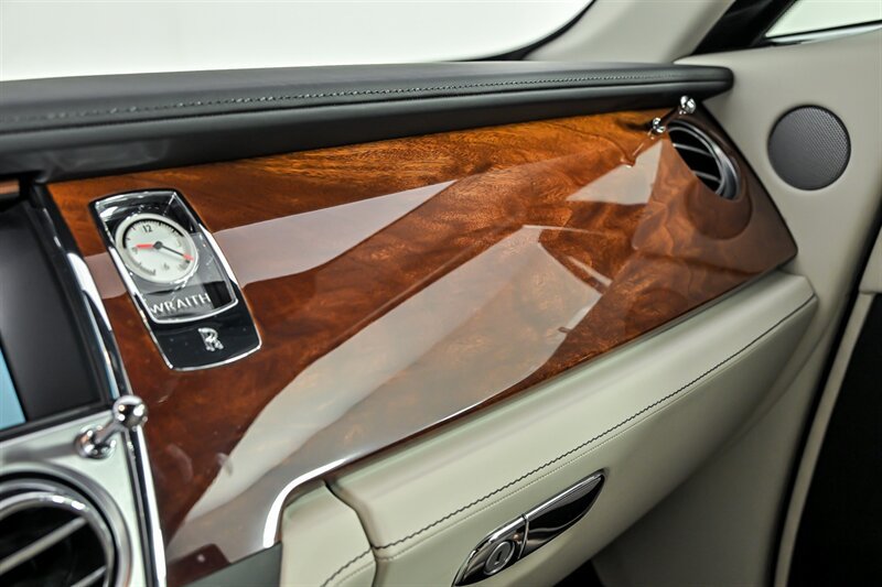 Used 2015 Rolls-Royce Wraith RWD image 35