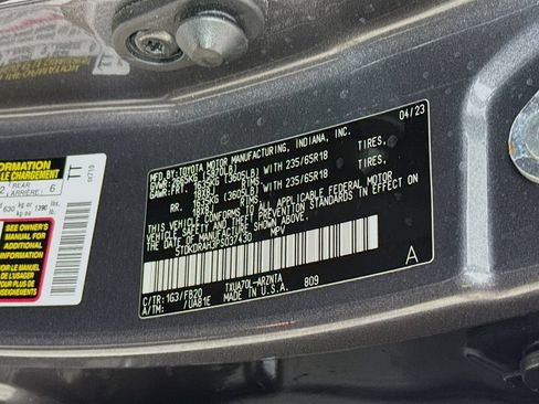 Used 2023 Toyota Highlander LE FWD image 34