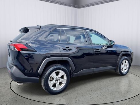 Used 2021 Toyota RAV4 XLE AWD/4WD image 6