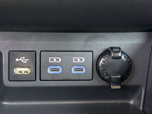 Used 2022 Toyota Highlander LE image 24