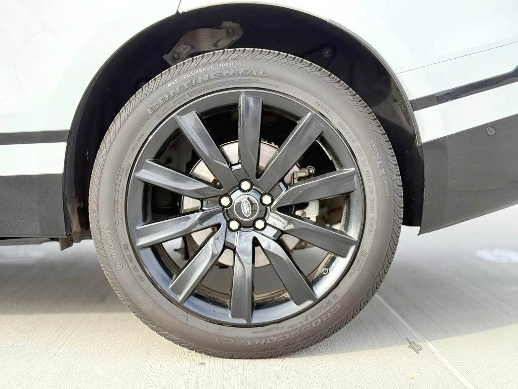 Used 2018 Land Rover Range Rover Velar R-Dynamic SE AWD/4WD image 5