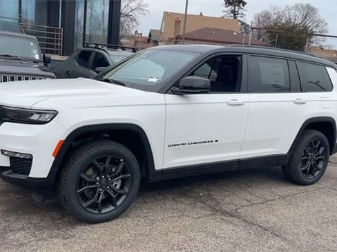 New 2025 Jeep Grand Cherokee L Limited image 24