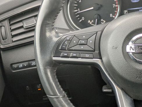 Used 2017 Nissan Rogue SV w/ Sun & Sound Touring Package image 13