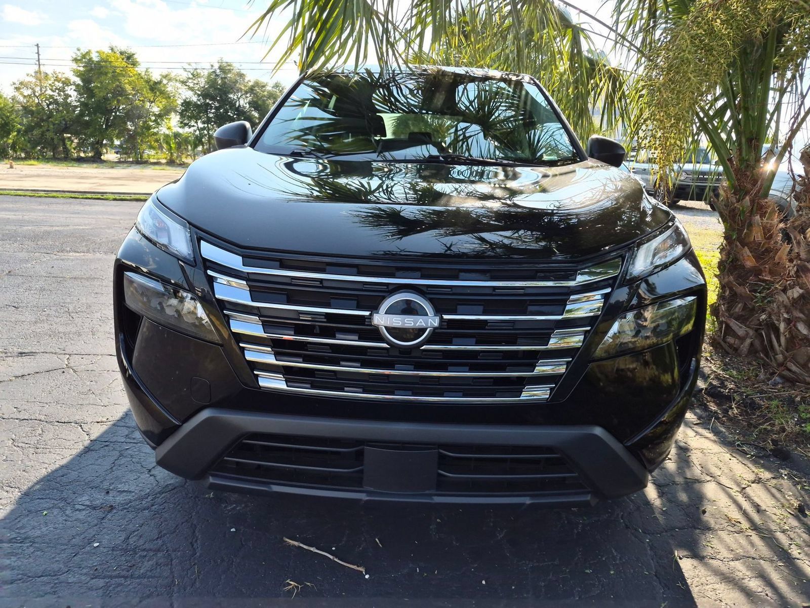 Used 2025 Nissan Rogue S FWD image 2