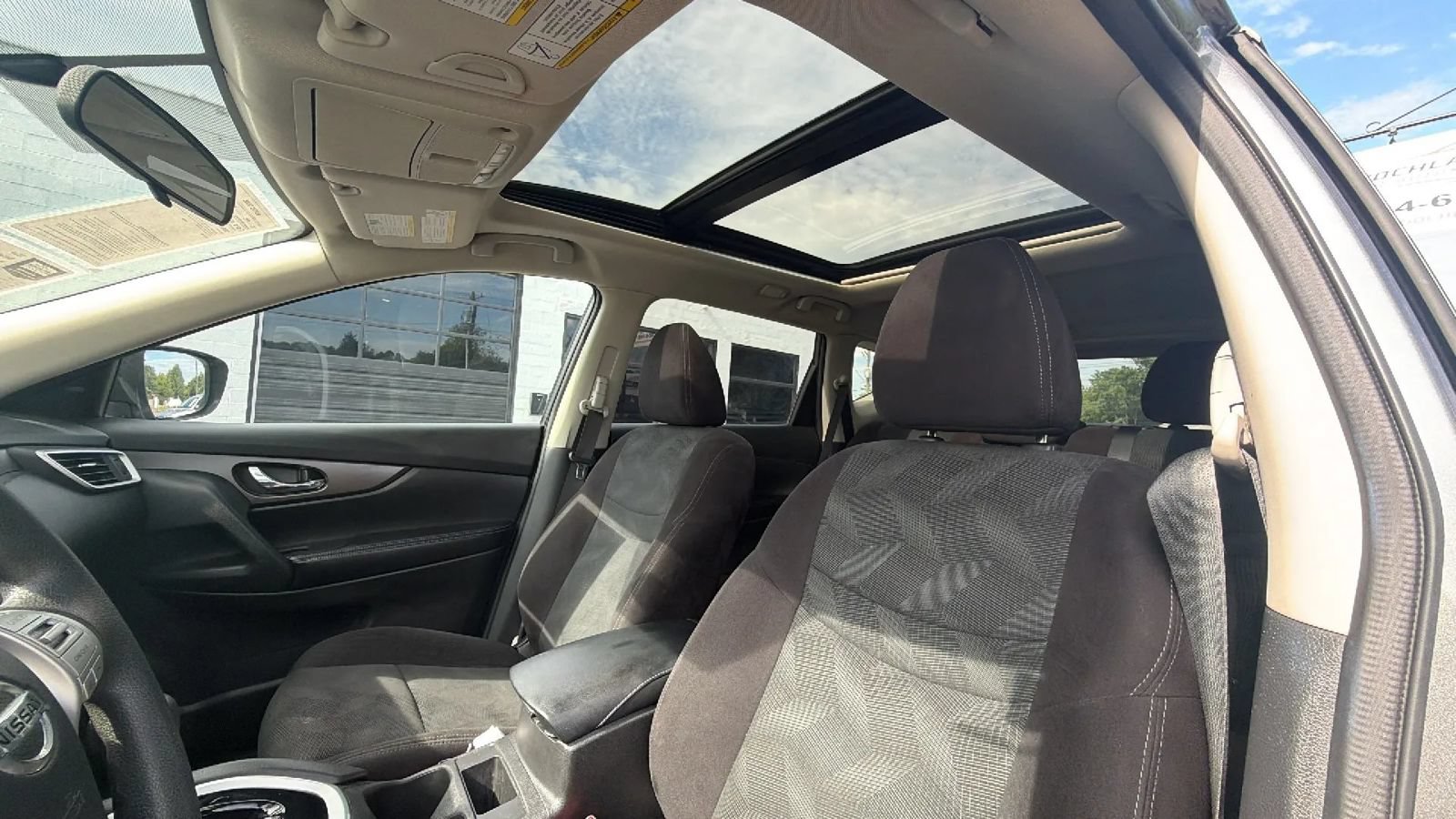 Used 2014 Nissan Rogue SV w/ SV Premium Package AWD/4WD image 19
