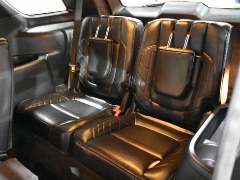 Used 2017 Ford Explorer Platinum image 24