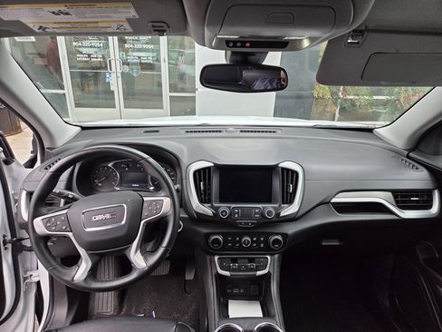 Used 2024 GMC Terrain SLT image 8