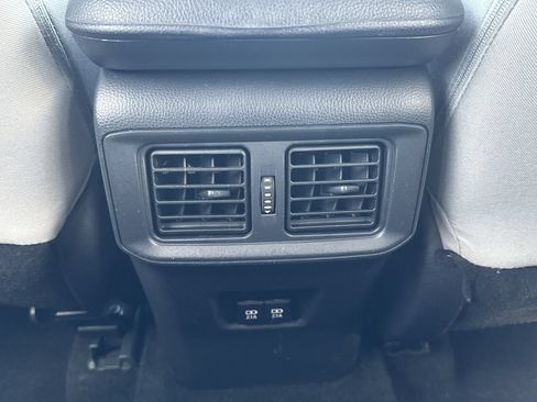 Used 2019 Toyota RAV4 XLE AWD/4WD image 18