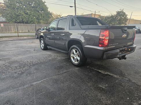 Used 2011 Chevrolet Avalanche LS w/ Regional Value Package image 6