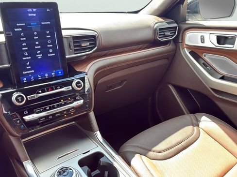 Used 2021 Ford Explorer King Ranch w/ Premium Technology Package RWD image 19