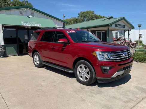 Used 2019 Ford Expedition XLT w/ Equipment Group 202A image 3