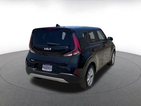 Used 2025 Kia Soul LX w/ LX Technology Package FWD image 14