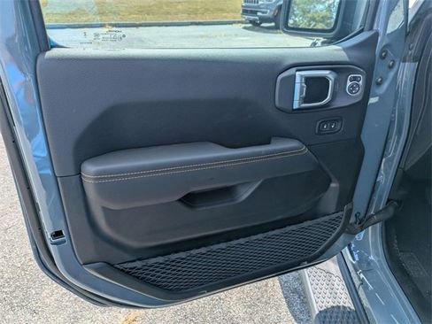 New 2025 Jeep Gladiator Sport image 14