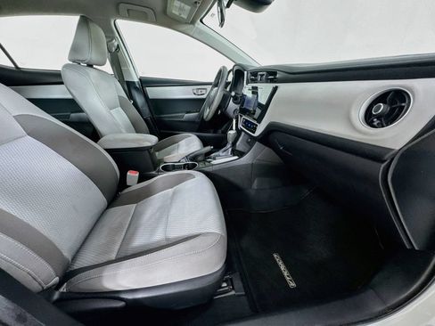 Used 2018 Toyota Corolla LE FWD image 29