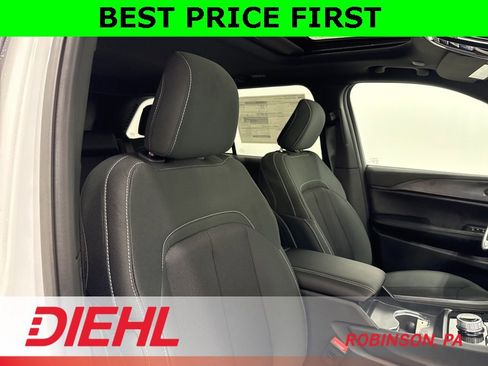 New 2025 Jeep Grand Cherokee Laredo X image 13