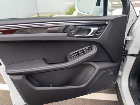 New 2026 Porsche Macan image 10