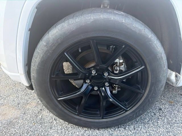 Used 2020 Jeep Grand Cherokee Altitude RWD image 4