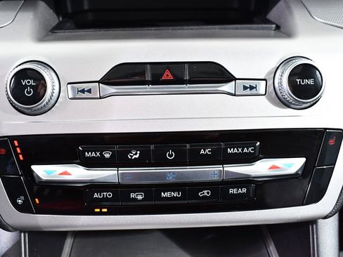 Used 2022 Ford Explorer XLT w/ Equipment Group 202A image 30