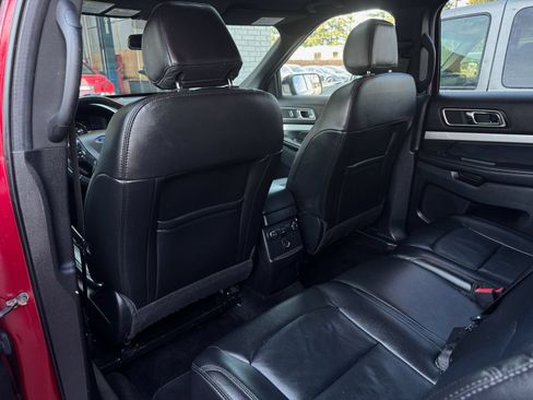 Used 2017 Ford Explorer XLT w/ Equipment Group 202A AWD/4WD image 16