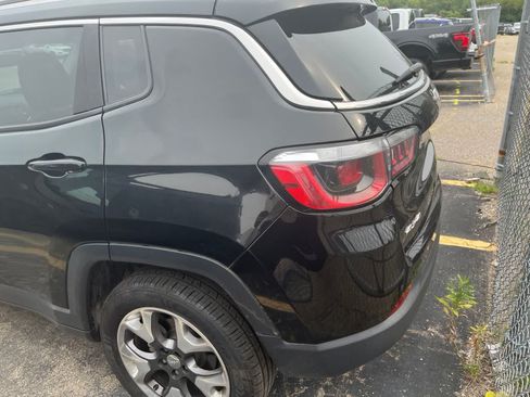 Used 2019 Jeep Compass Limited AWD/4WD image 11
