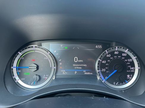 Used 2023 Toyota Highlander LE FWD image 8