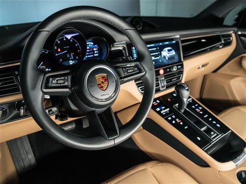 Certified 2026 Porsche Macan AWD/4WD image 4