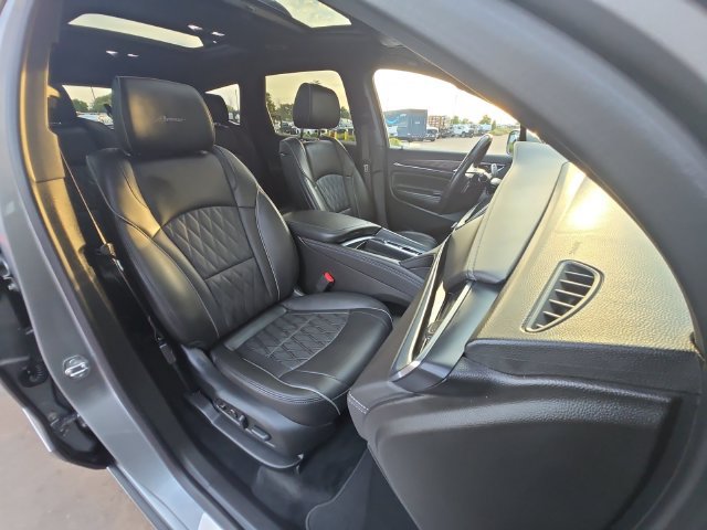 Used 2023 Buick Enclave Avenir w/ Avenir Technology Package AWD/4WD image 30