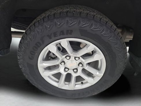 Used 2024 Chevrolet Silverado 1500 LT AWD/4WD image 9
