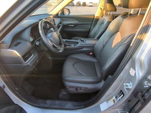 Certified 2025 Toyota Grand Highlander XLE image 8
