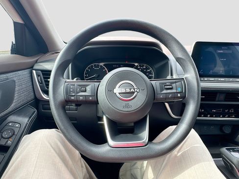 Used 2023 Nissan Rogue SV FWD image 11