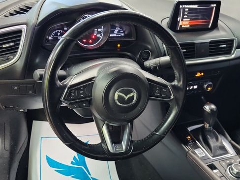 Used 2018 MAZDA MAZDA3 Touring FWD image 6