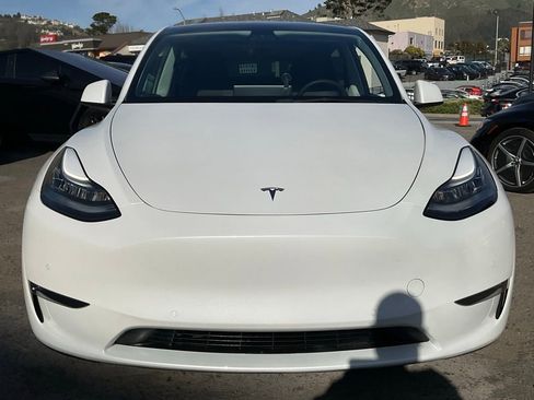 Used 2021 Tesla Model Y Long Range image 96