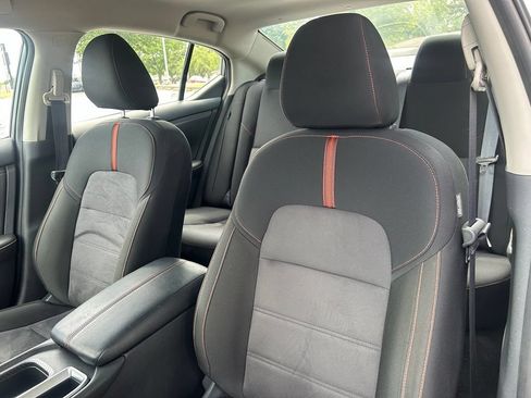 Used 2025 Nissan Sentra SR FWD image 11