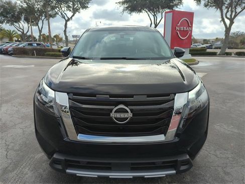 New 2025 Nissan Pathfinder SL image 10