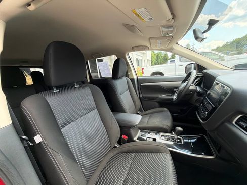 Used 2018 Mitsubishi Outlander SE AWD/4WD image 37
