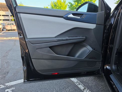 Certified 2023 Volkswagen Taos SE w/ Panoramic Sunroof Package FWD image 13