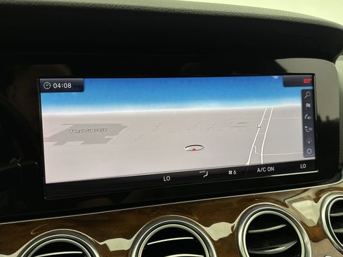 Used 2018 Mercedes-Benz E 400 4MATIC Sedan w/ Premium 1 Package image 5