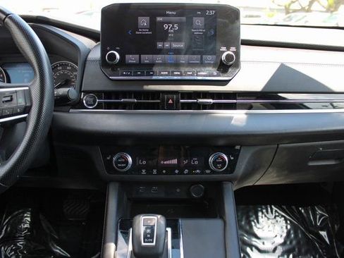 Used 2022 Mitsubishi Outlander SE image 16