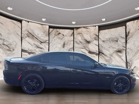 Used 2017 Dodge Charger R/T w/ Plus Group image 6