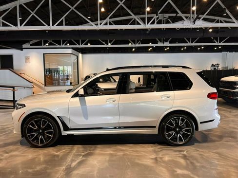 Used 2022 BMW X7 xDrive40i w/ M Sport Package AWD/4WD image 2