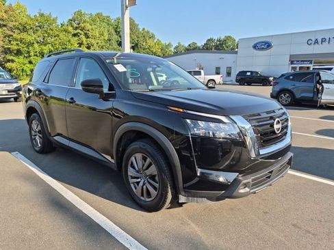 Used 2025 Nissan Pathfinder SV FWD image 6