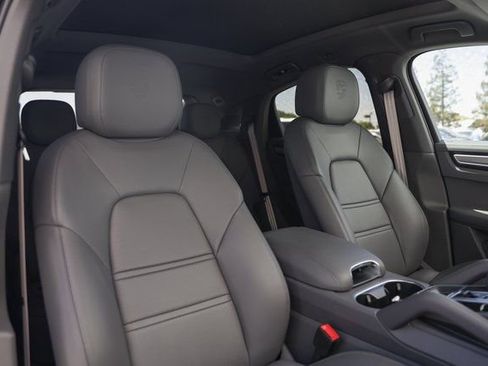 Used 2023 Porsche Cayenne S image 24