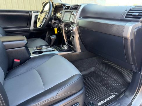 Used 2019 Toyota 4Runner SR5 Premium AWD/4WD image 37