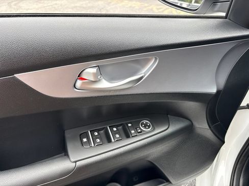 Used 2024 Kia Forte LXS w/ LXS Technology Package FWD image 11