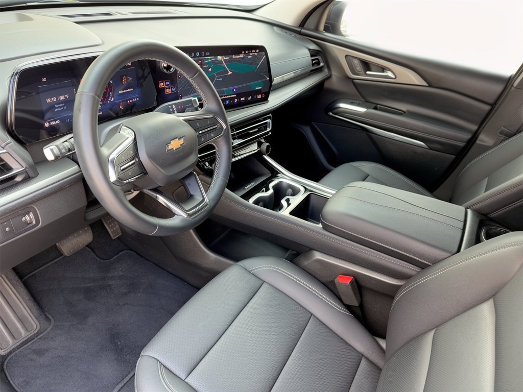 Used 2026 Chevrolet Traverse LT w/ Driver Confidence Package FWD image 4