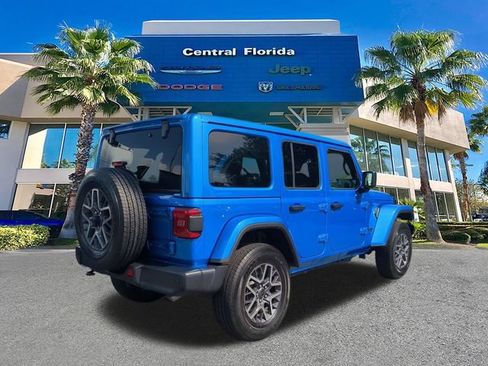 Used 2025 Jeep Wrangler Unlimited Sahara w/ Safety Group AWD/4WD image 5