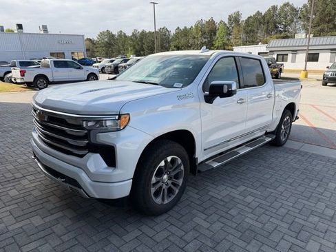Used 2024 Chevrolet Silverado 1500 High Country w/ Technology Package image 2