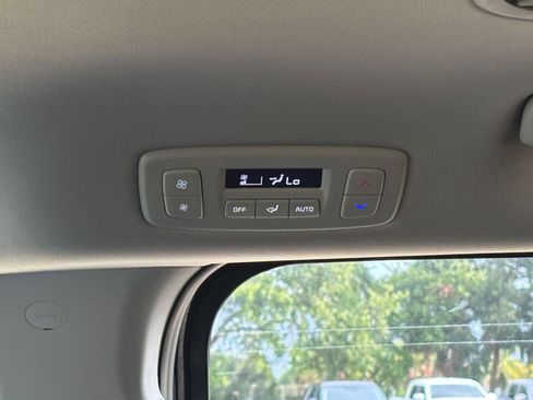Used 2026 Kia Carnival FWD image 24