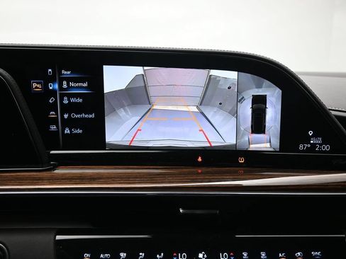 Used 2024 Cadillac Escalade Luxury RWD image 11
